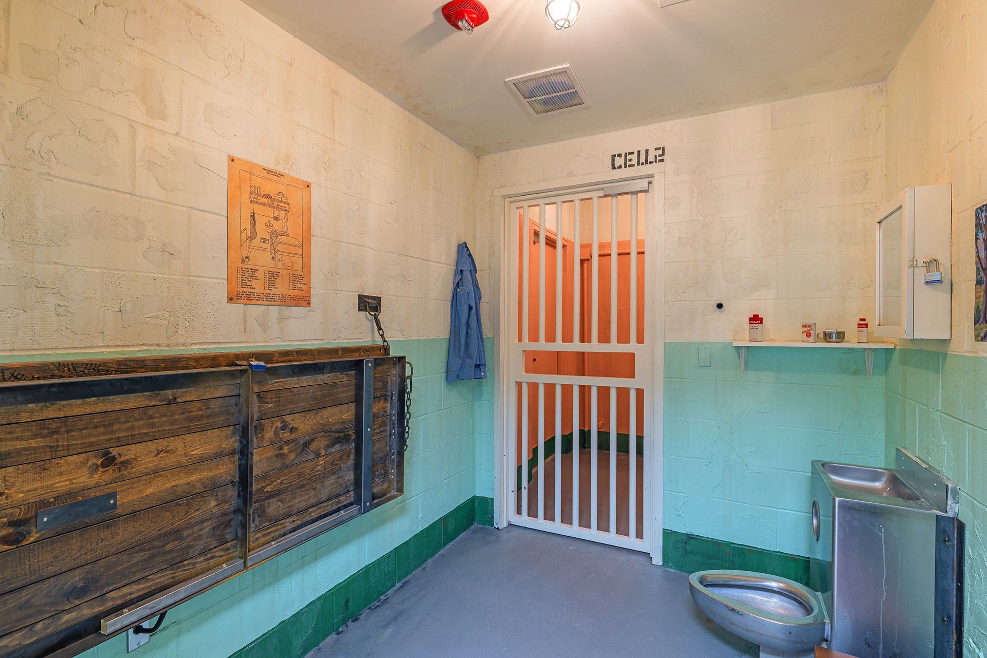 ＋ROOMS' ALCATRAZ アルカトラズ ＋ROOMS' ALCATRAZ アルカトラズ 新色ルームズ『ALCATRAZ