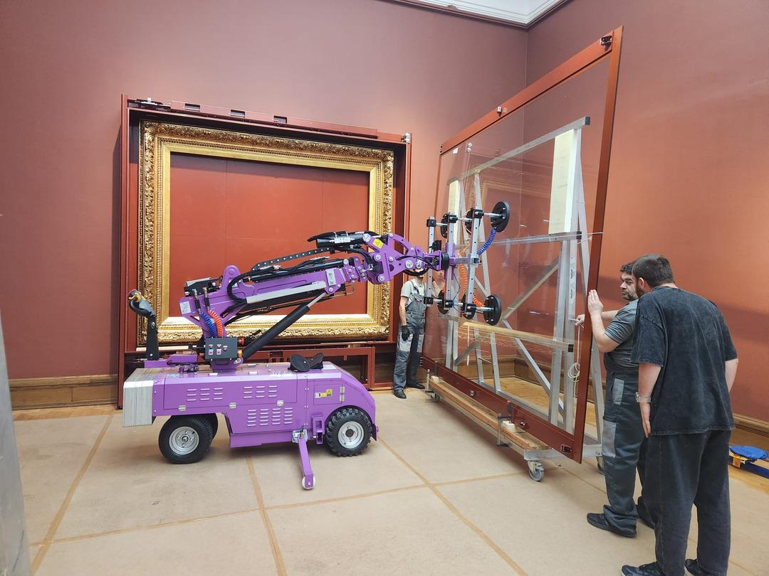 Instalación robótica de vidrio en un museo nacional vacuum lifter project