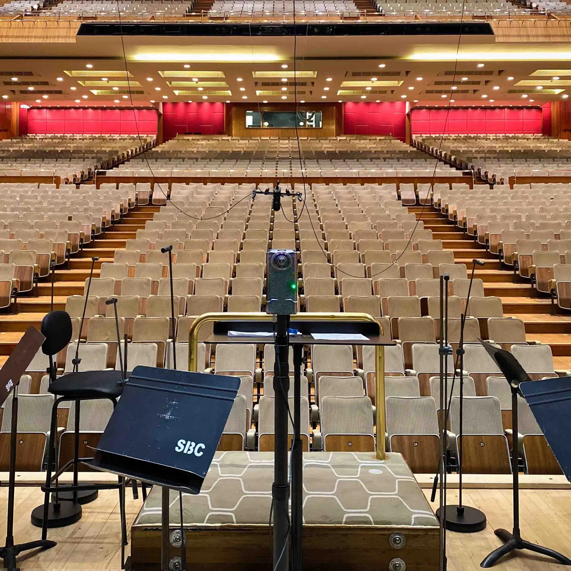 360º camera setup in front of conductor