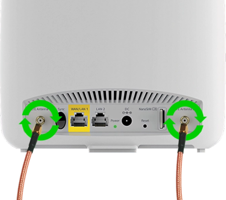 SMA adapters connected to the Orbi 4G