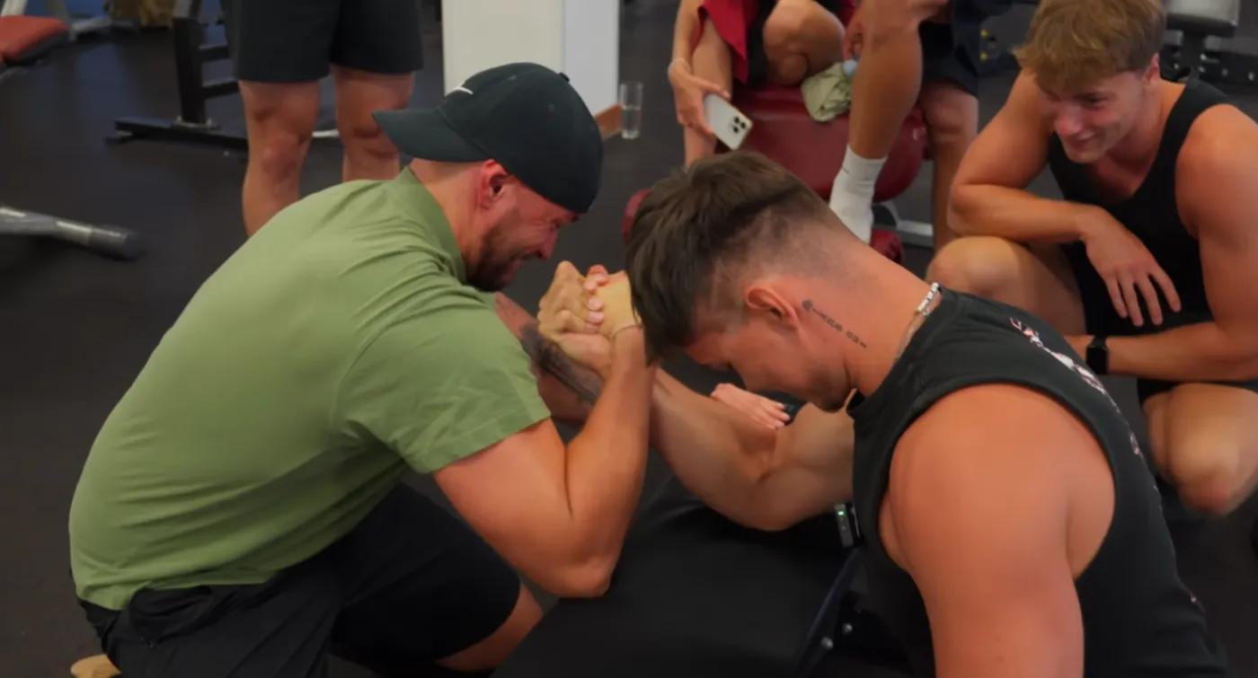 Vojáci vs Fitness influenceři! Ondřej "Loppy" Lopaur přináší epický souboj svalů a disciplíny