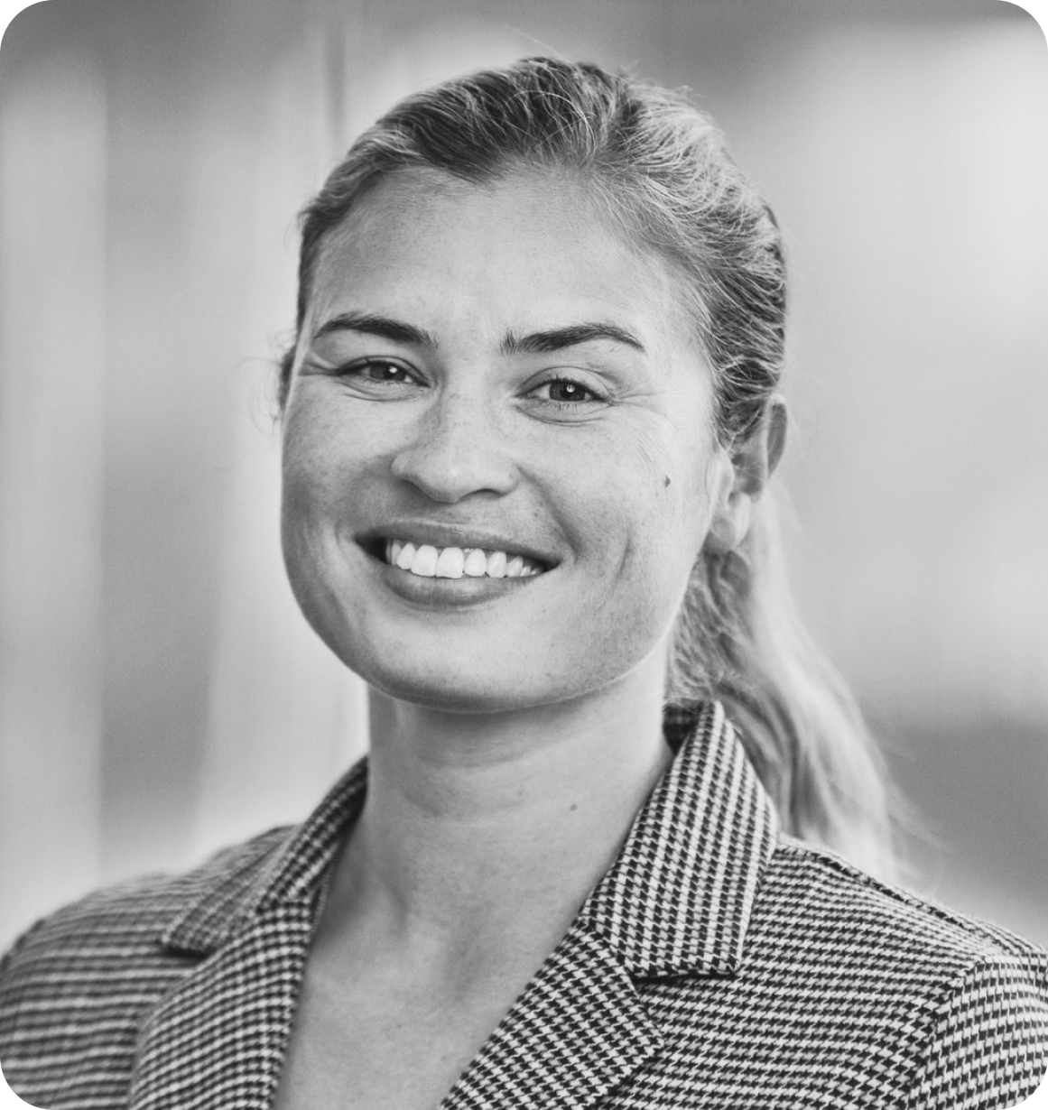 Danielle Frederiksen Headshot