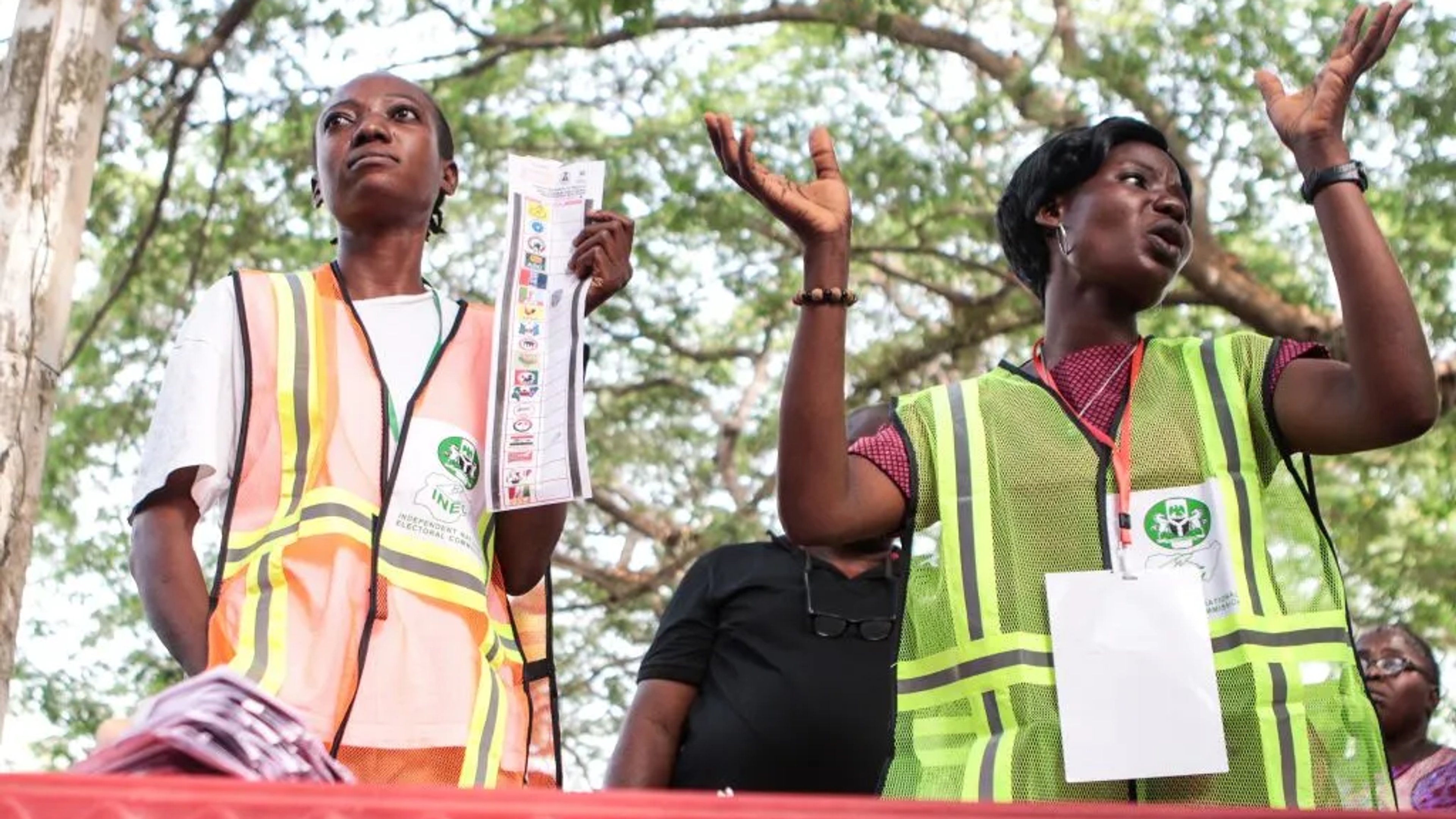 Nigerian Election Commission officials urge people to step back during the counting at the Ibadan hall in 2023: Kenya can use Ai to verify the 2027 elections results
