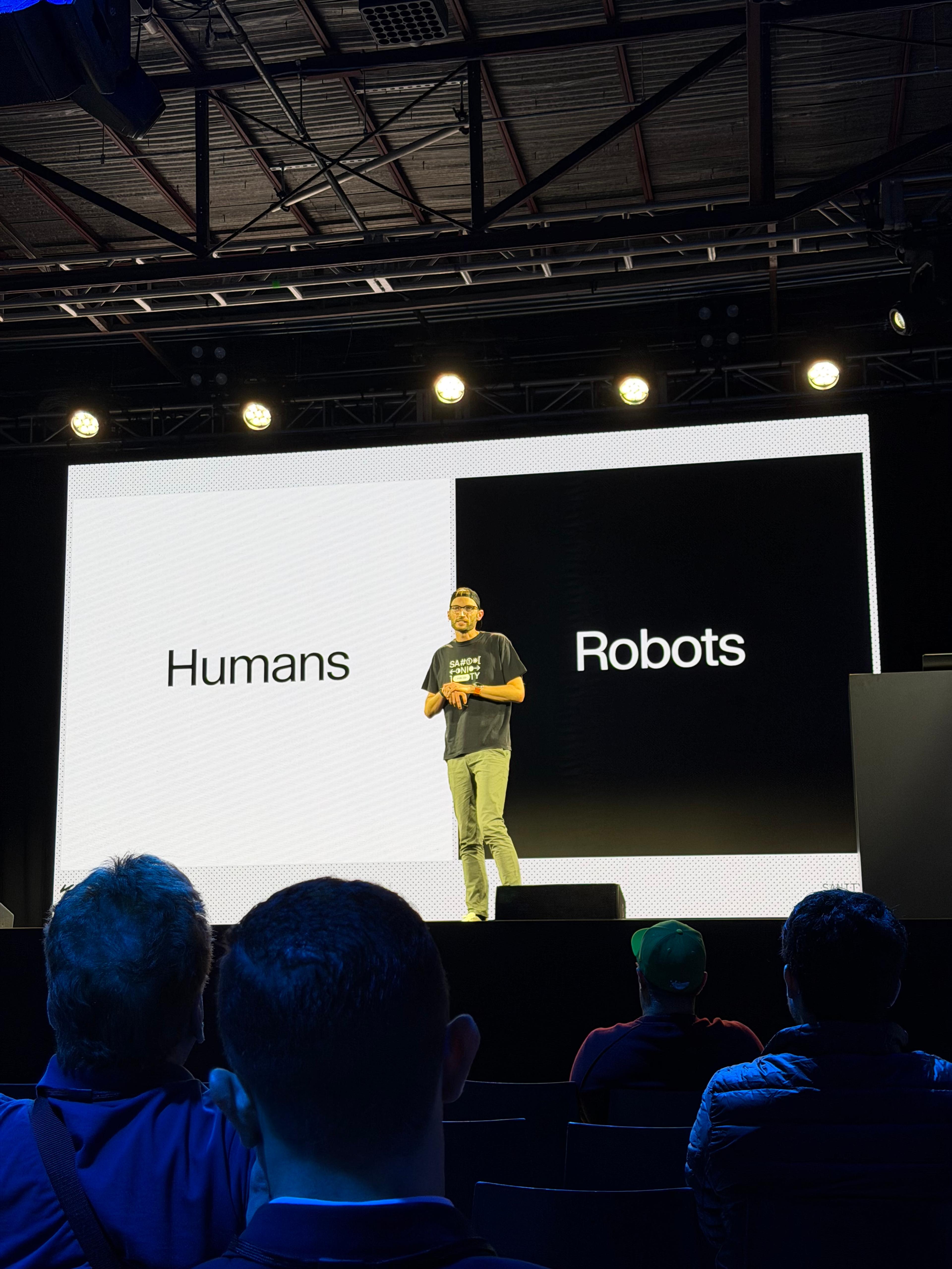 Humans 🤝 Robots