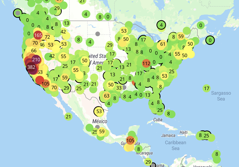 A map of US mainland showing Purple Air AQI measurements of US air