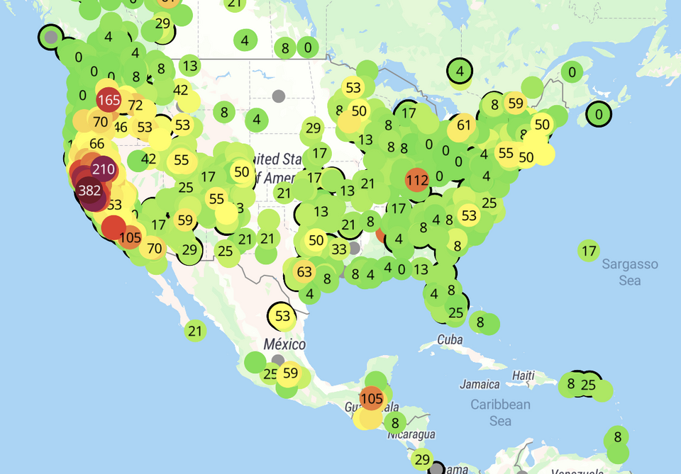 A map of US mainland showing Purple Air AQI measurements of US air A map of US mainland showing Purple Air AQI measurements of US air