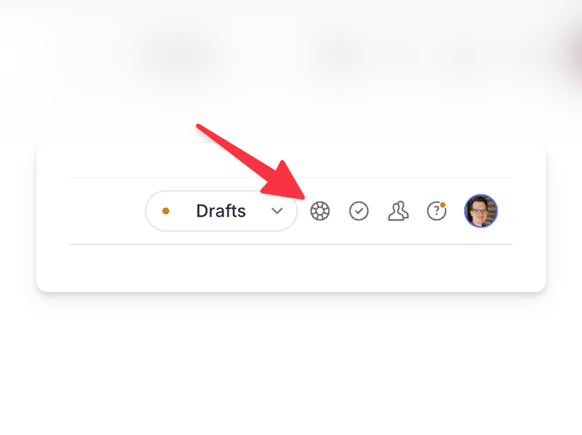 A red arrow points to a gear icon in a UI menu bar.