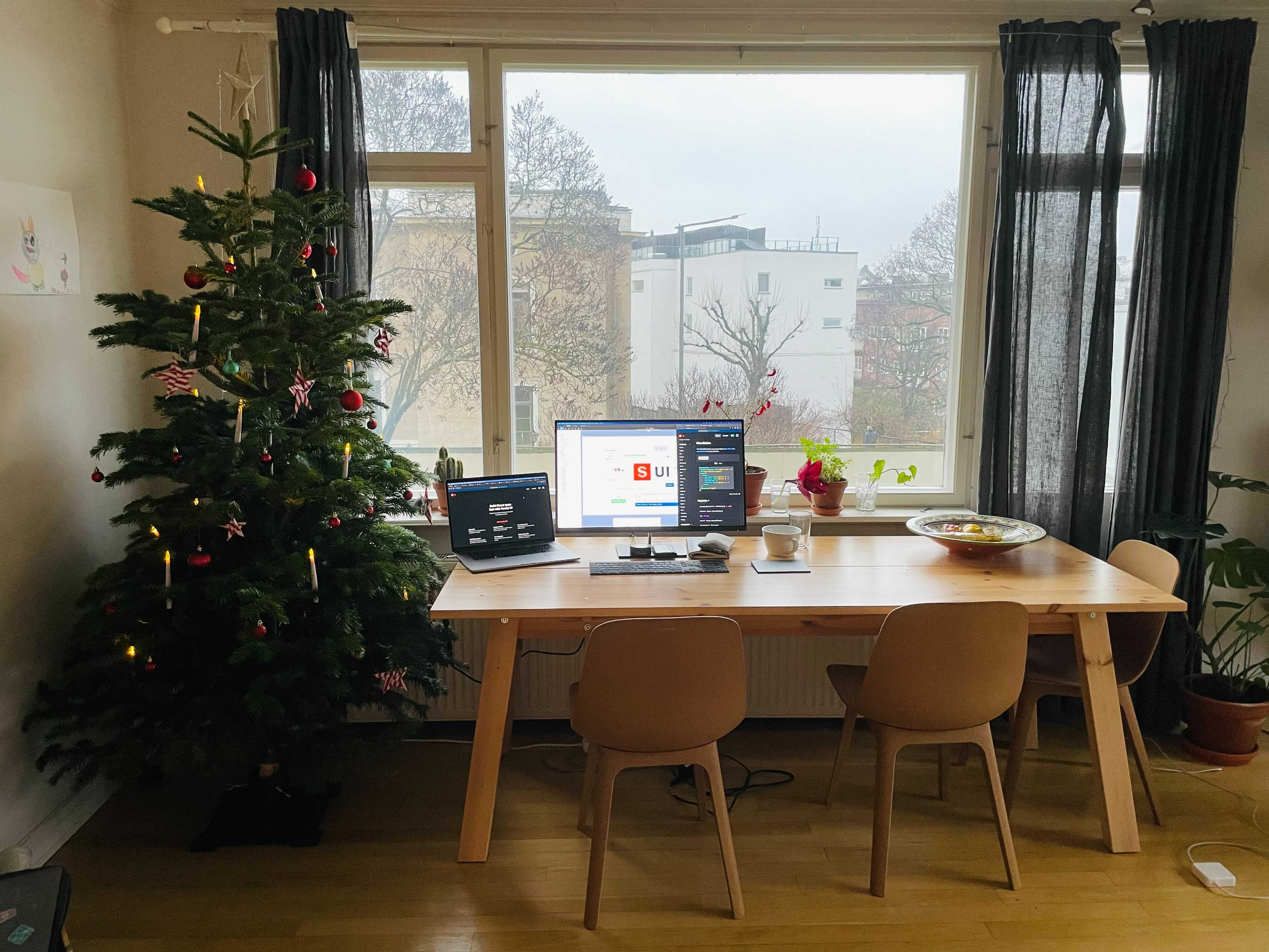 The lair of digital product designer Mariud Lundgård. The architect behind Sanity UI.