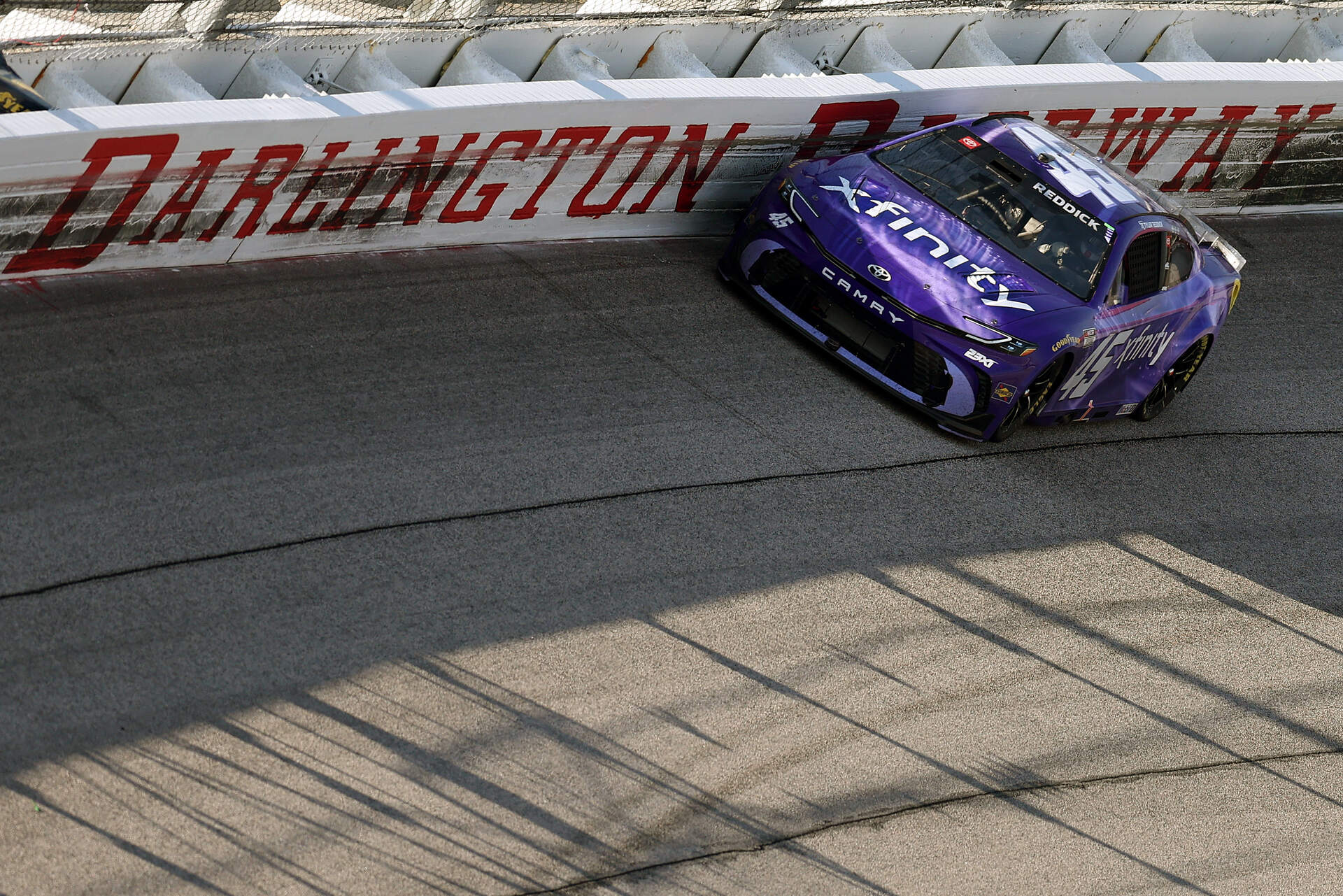 Tyler Reddick cruises to his 4th win of the season at Darlington