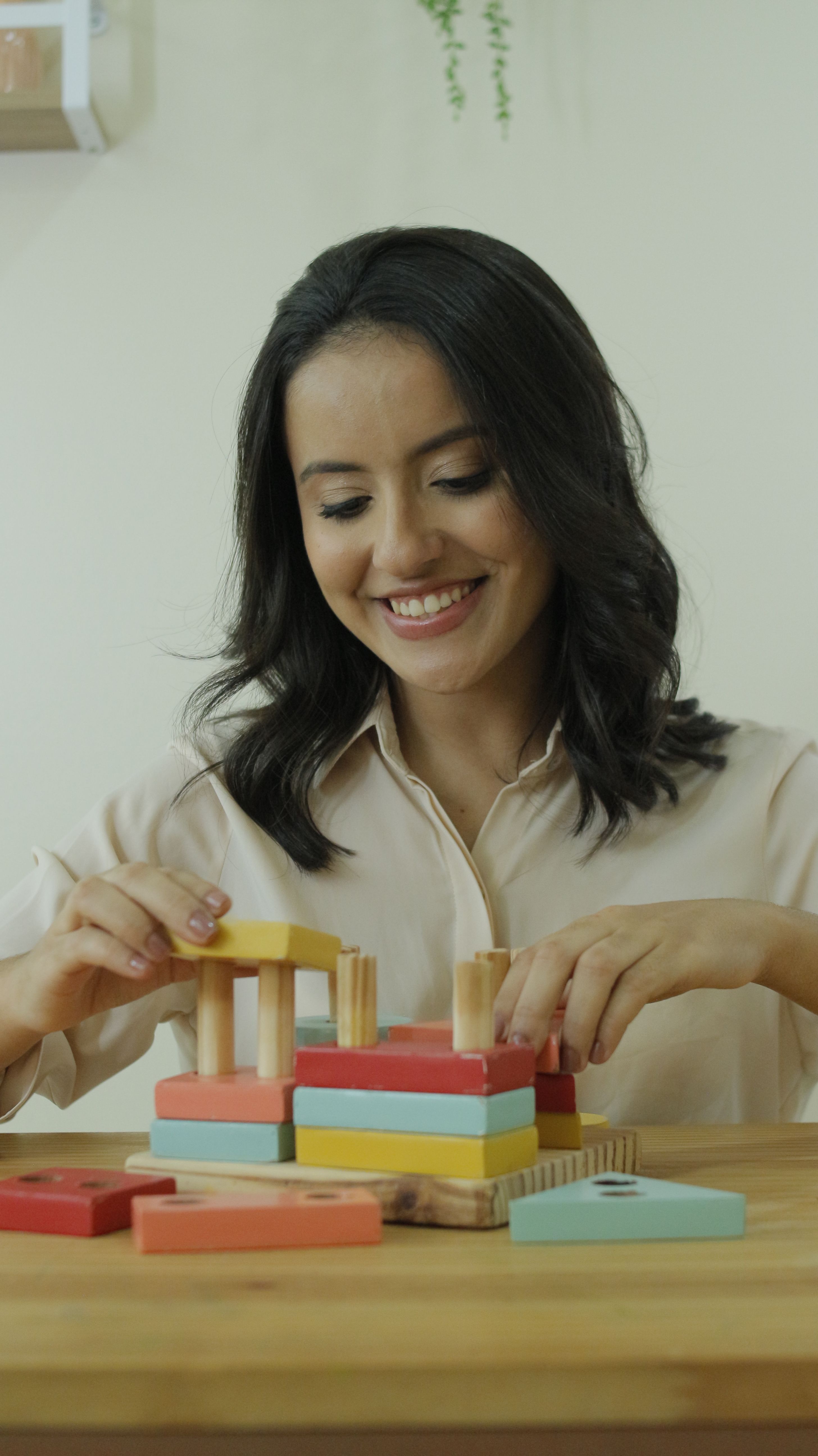 Alessandra Cardoso com atividade lúdica para a página de orientação de pais.