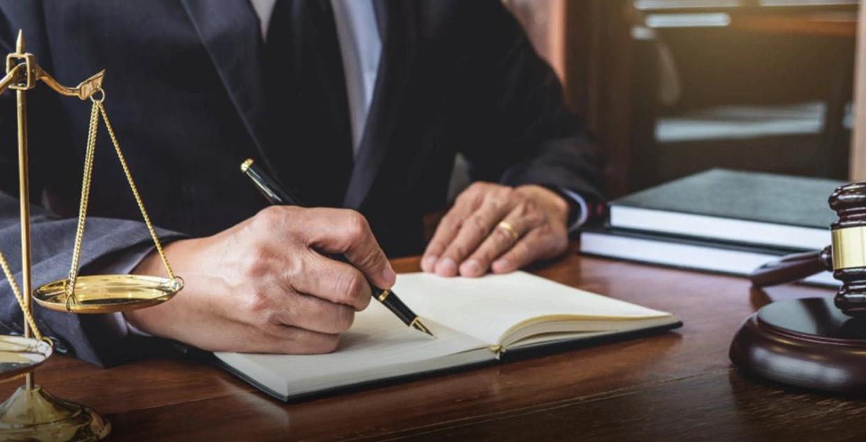 Cover image for Mastering Law Essay Structure: Writing with Precision and Flow