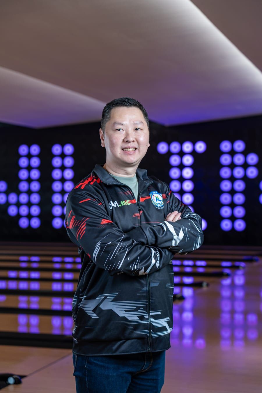 Head coach Bowl.inc Bowling Club di depan lajur
