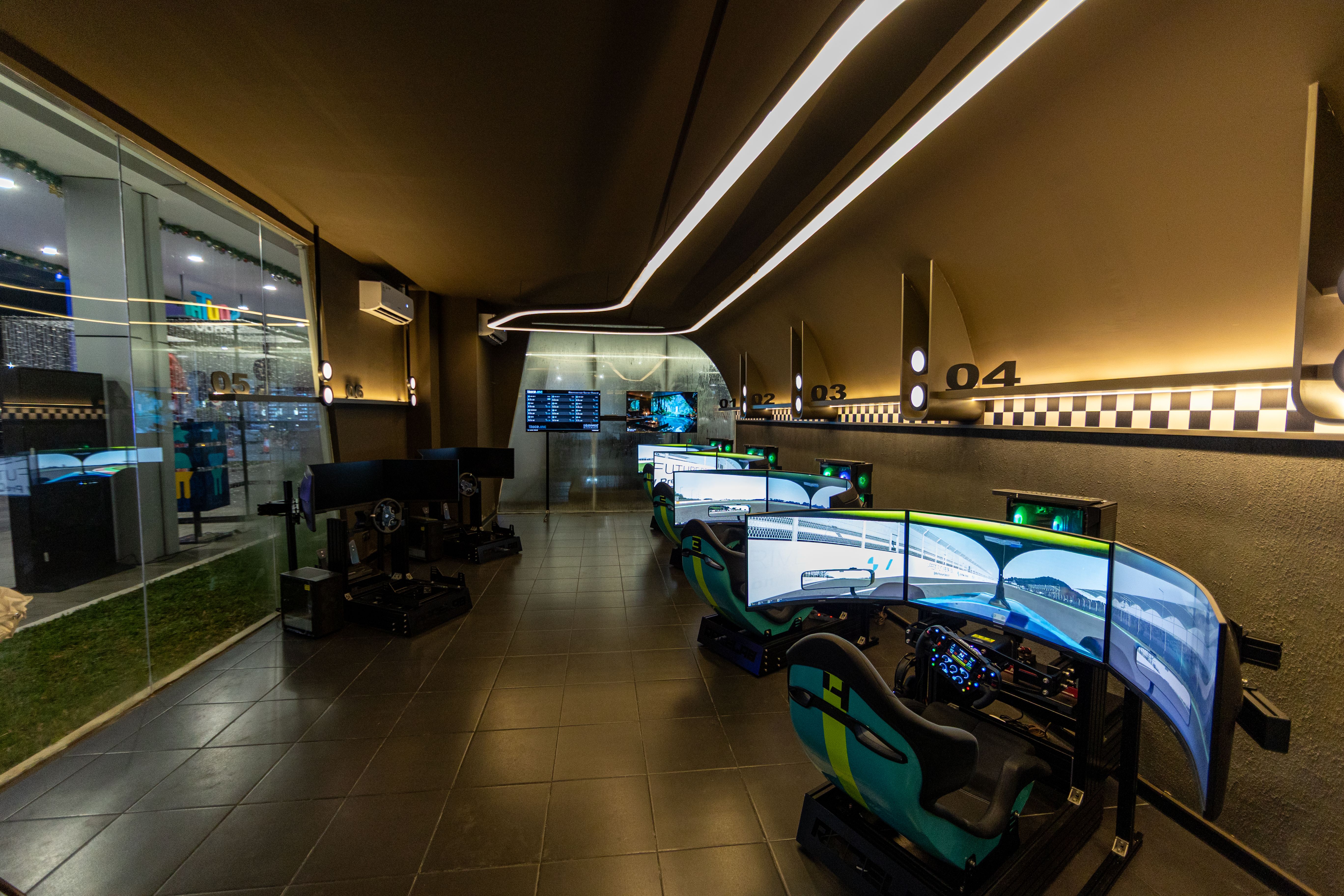 Simulator balap di Race.inc