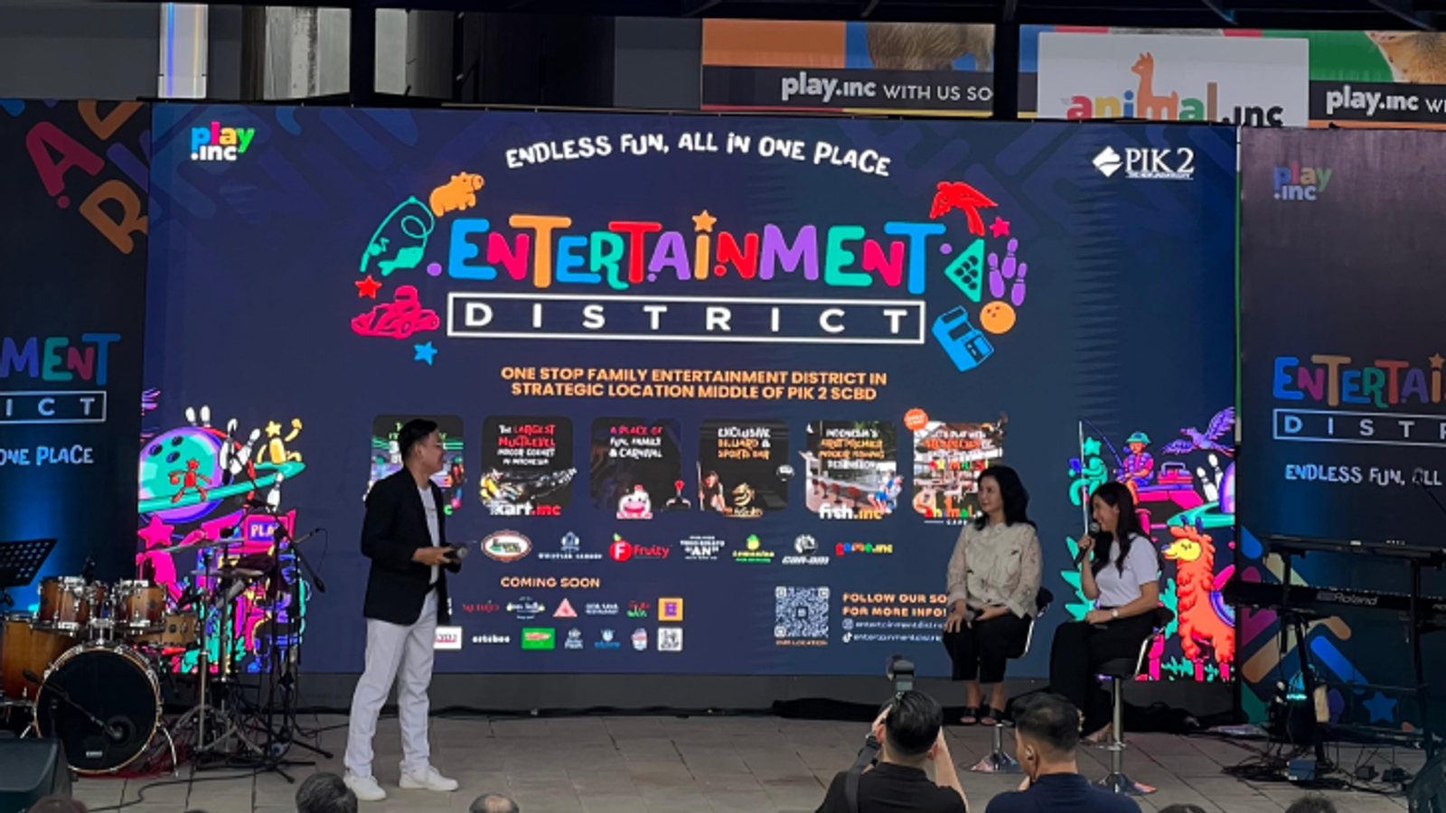 Suasana Entertainment District PIK 2 yang menaungi unit bisnis Play.inc
