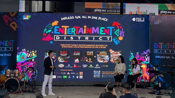 Suasana Entertainment District PIK 2 yang menaungi unit bisnis Play.inc