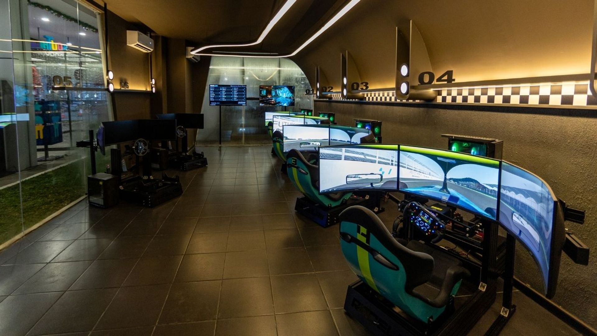 Simulator balap di Race.inc