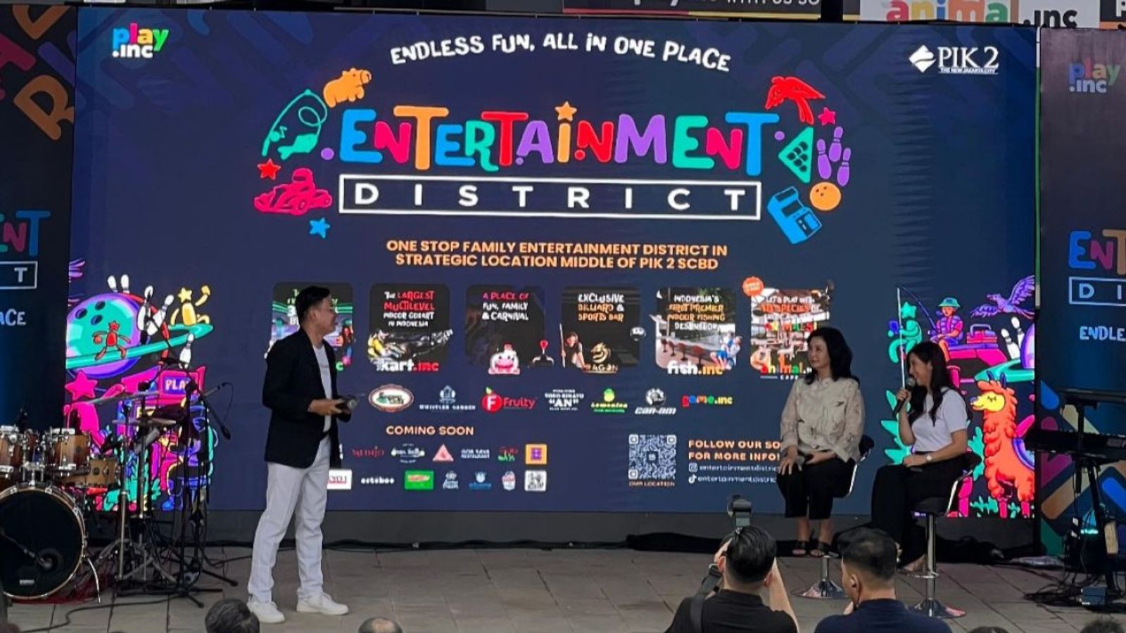 Suasana Entertainment District PIK2 dengan Bowl.inc sebagai atraksi utama