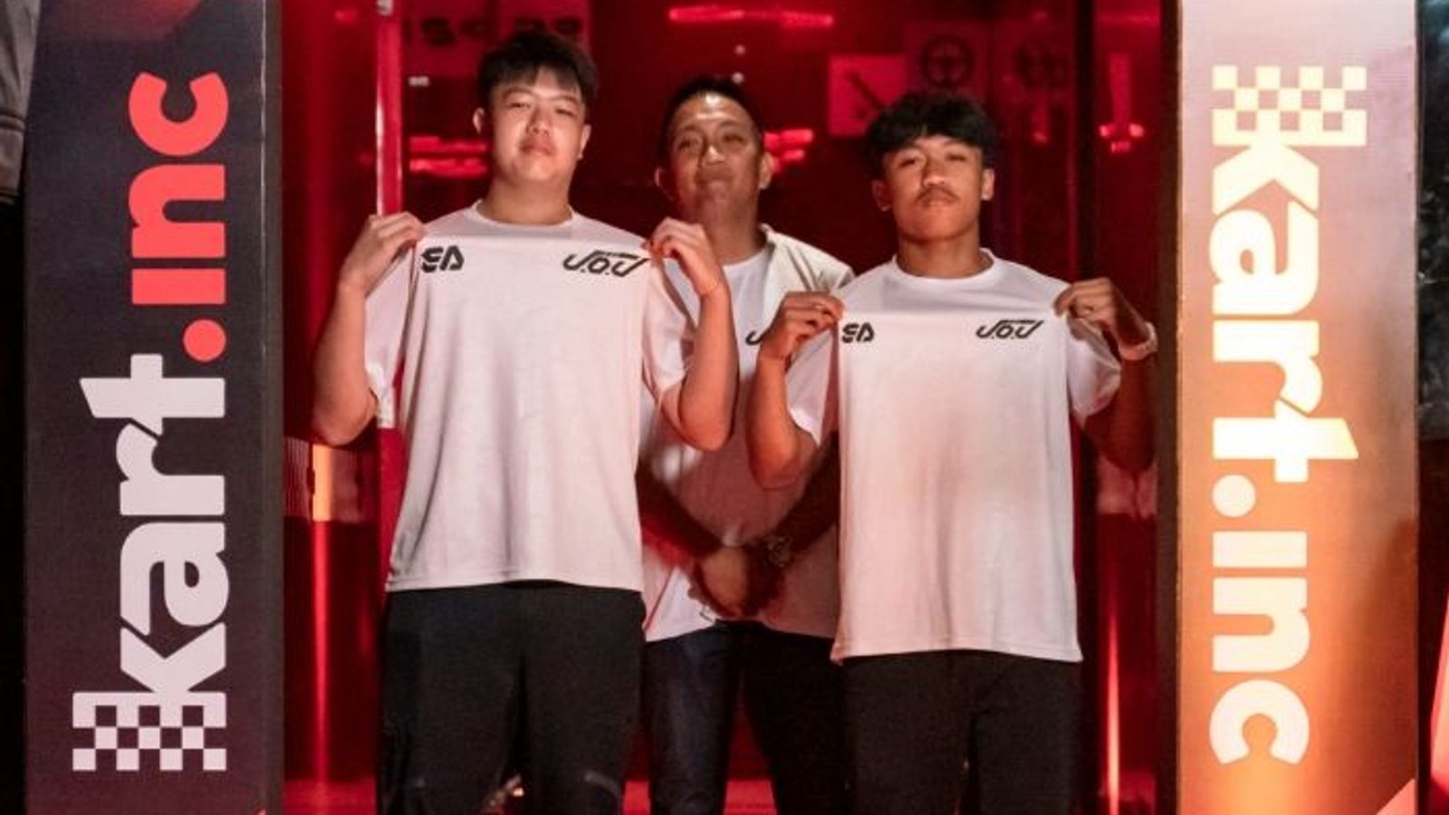 Raphael Anggoman, Demas Agil, dan Atthaya Kenzie pada konferensi pers KPL Season 2. Foto: BeritaBalap.com.