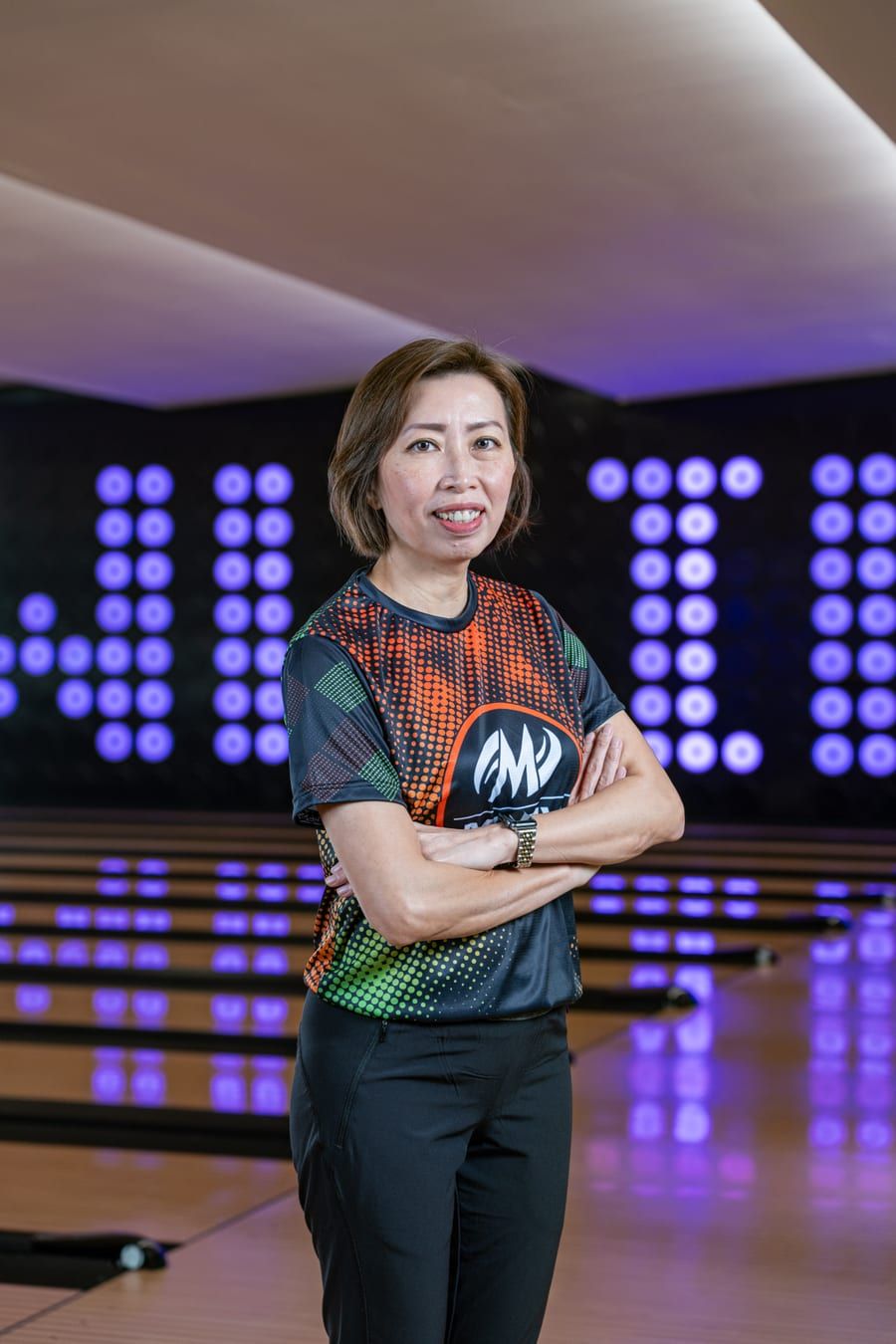 Pelatih program junior Bowl.inc di depan lajur