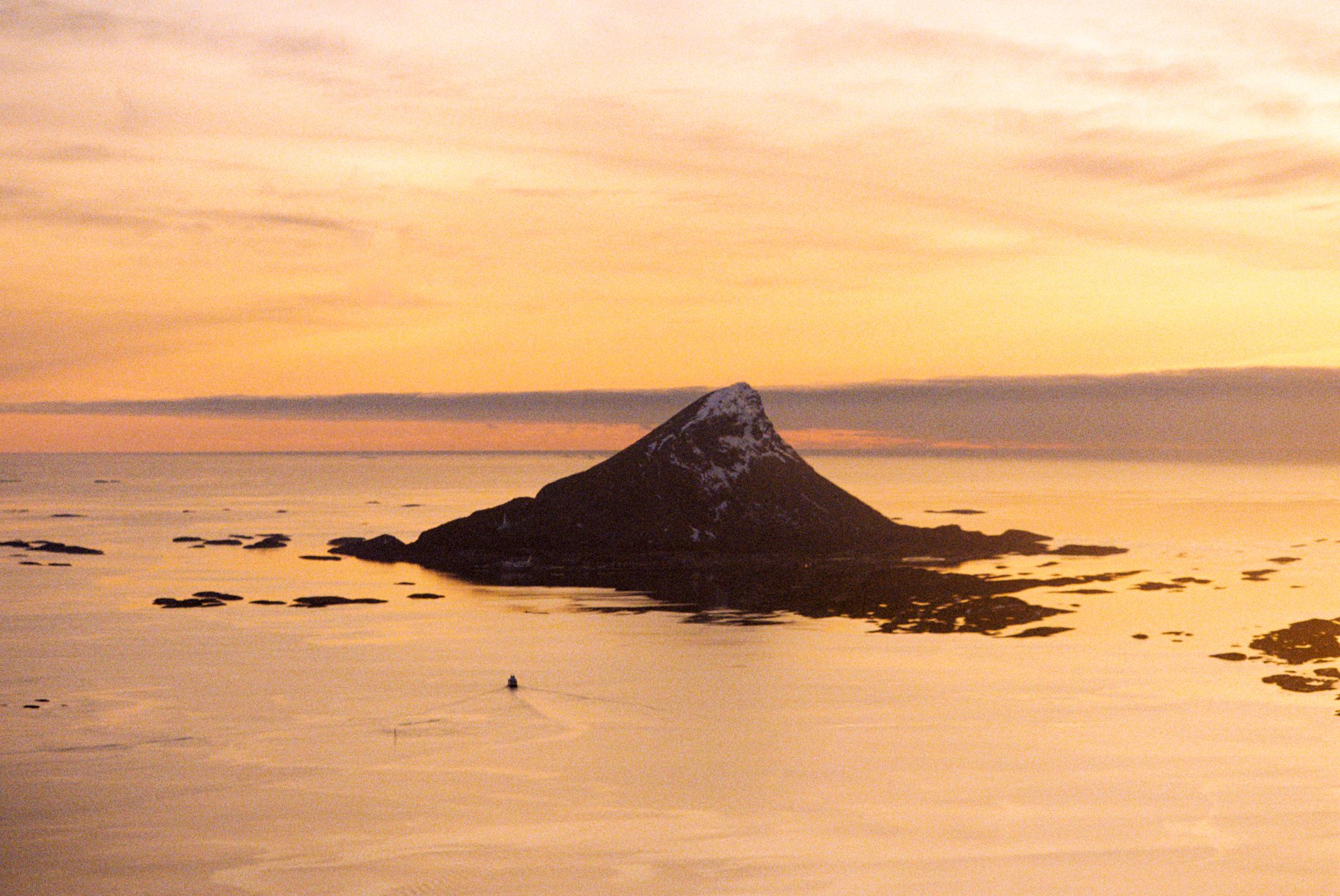 Image of a sunset at Lovund