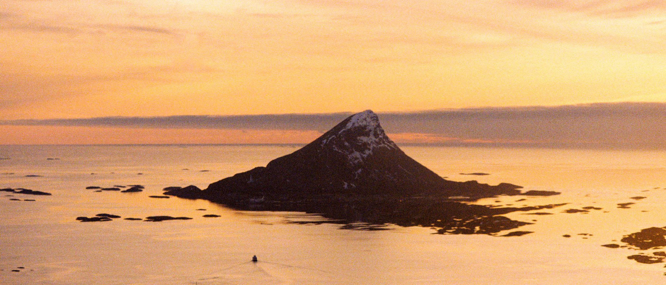 Image of a sunset at Lovund