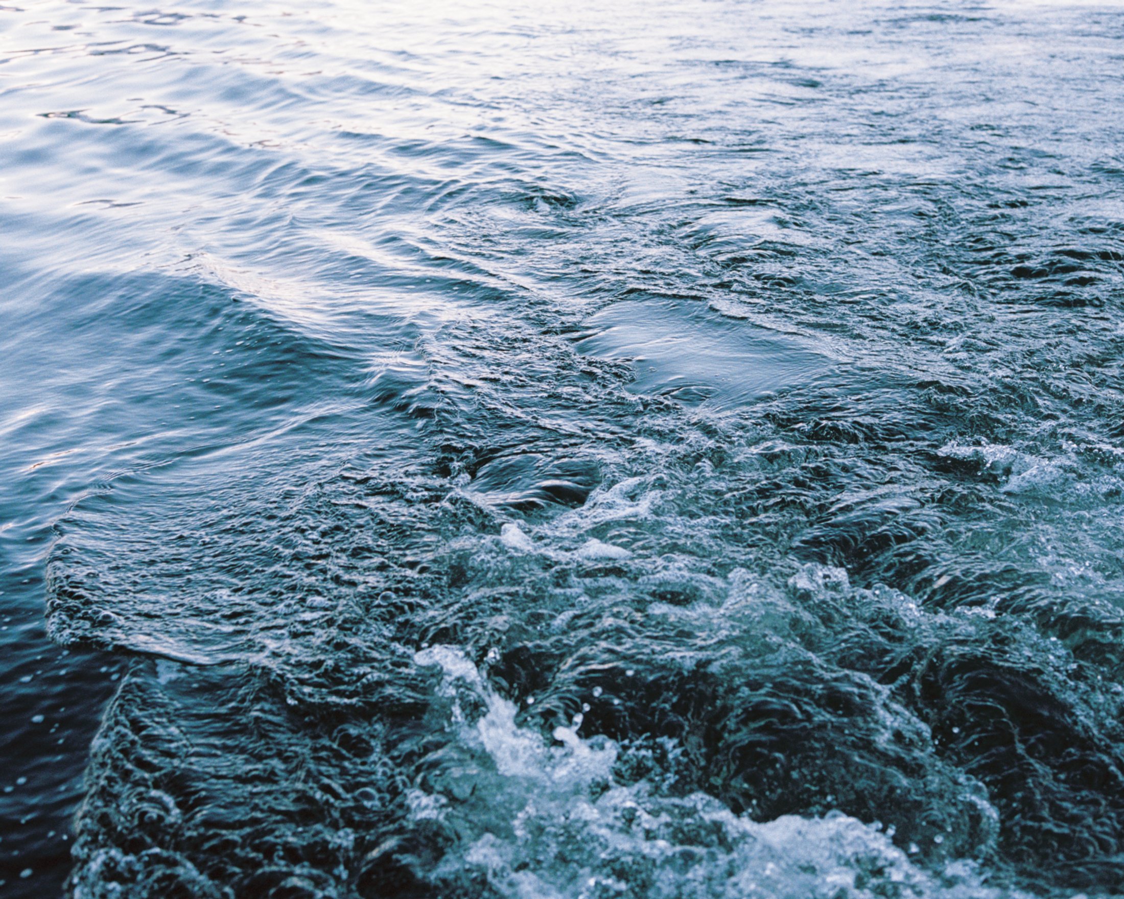 Image of waves in the ocean.