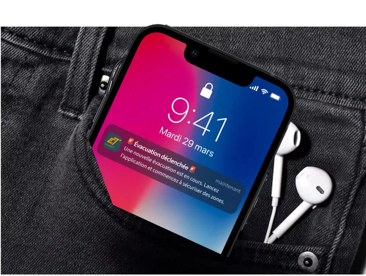 Smartphone dans une poche de jean affichant une notification de l'application CountAct : « Évacuation déclenchée ».