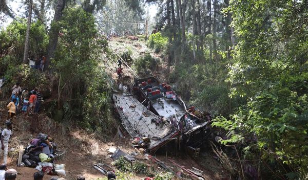 Image for U autobuskoj nesreći 21 žrtva