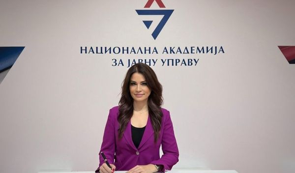 Image for Francuski za radnike u upravi