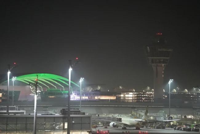 Image for Saobraćaj tokom noći bio obustavljen na aerodromu u Minhenu zbog preleta drona