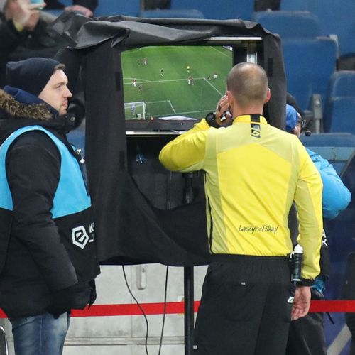 Image for VAR kontroliše sudije, ko kontroliše VAR?