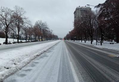 Image for Zabrana saobraćaja za šlepere na 40 puteva, uveče se može očekivati još snega