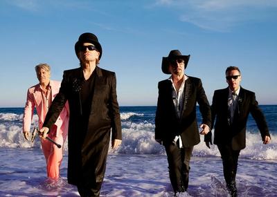 Tokom karijere prodali su više od 175 miliona albuma, osvojili čak 22 nagrade Grammy i ušli u Rock and Roll Hall of Fame