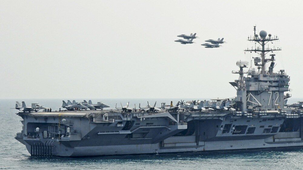 "USS Abraham Linkoln", sa oko 5.000 mornara i marinaca, raspoređen je u novembru prošle godine i bio je uključen u američku pomorsku blokadu i borbene operacije u ratu sa Iranom