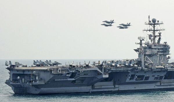 "USS Abraham Linkoln", sa oko 5.000 mornara i marinaca, raspoređen je u novembru prošle godine i bio je uključen u američku pomorsku blokadu i borbene operacije u ratu sa Iranom
