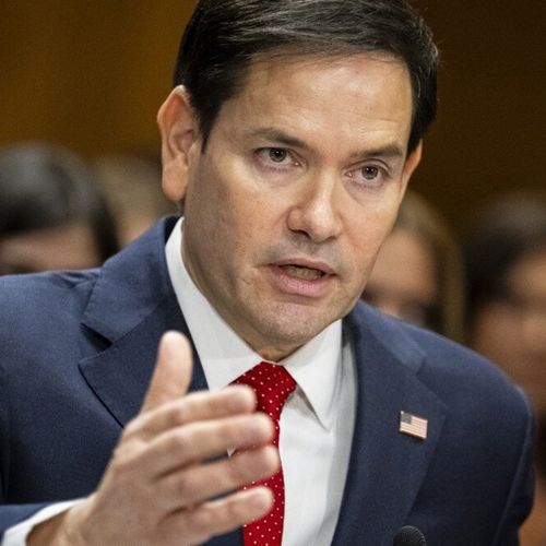 Ono što ne mogu da dovedu je gomila terorista Iranske revolucionarne garde u našu zemlju koji bi mogli da se pretvaraju da su novinari i sportski treneri, rekao je Rubio