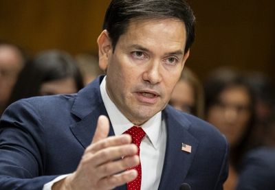 Ono što ne mogu da dovedu je gomila terorista Iranske revolucionarne garde u našu zemlju koji bi mogli da se pretvaraju da su novinari i sportski treneri, rekao je Rubio