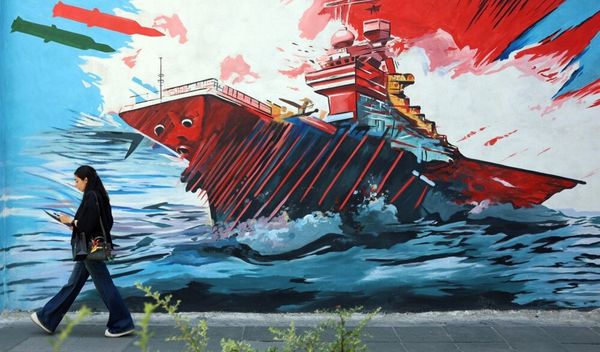 U saopštenju je navedeno da su četiri tankera za prevoz nafte u 1.30 časova pokušala da ilegalno izađu iz Ormuskog moreuza, uprkos prethodnim upozorenjima mornarice IRGC-a