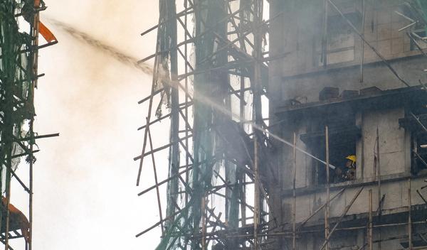 Image for Najmanje 55 stradalih u požaru u stambenom kompleksu