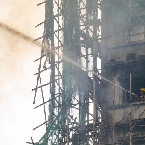 Image for Najmanje 55 stradalih u požaru u stambenom kompleksu