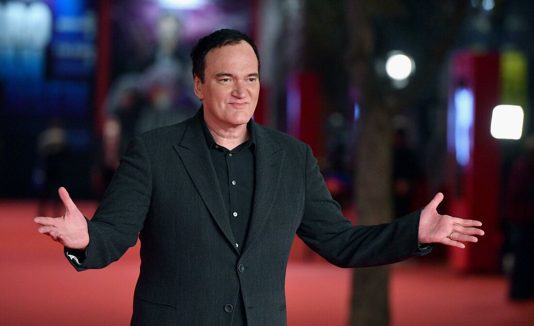 Tarantino (63), koji je ranije najavio da planira da se povuče nakon desetog filma, trenutno je posvećen radu na pozorišnoj predstavi "The Popinjay Cavalier"