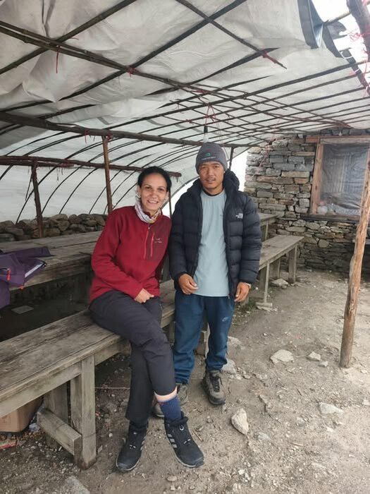 Državljanka Srbije Enisa Leković, koja je nestala nakon katastrofalnih poplava u Nepalu 26. avgusta, pronađena je i na bezbednom je, potvrdila je danas njena ćerka Ines Todorović
