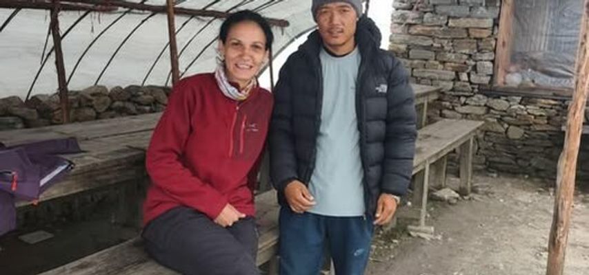Državljanka Srbije Enisa Leković, koja je nestala nakon katastrofalnih poplava u Nepalu 26. avgusta, pronađena je i na bezbednom je, potvrdila je danas njena ćerka Ines Todorović