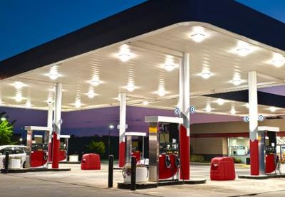 Na benzinskim stanicama kompanija MOL i Šel (Shell) u Sloveniji uvedeno je ograničenje za kupovinu goriva na 30 litara za automobile