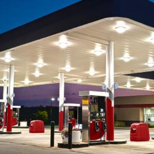 Na benzinskim stanicama kompanija MOL i Šel (Shell) u Sloveniji uvedeno je ograničenje za kupovinu goriva na 30 litara za automobile