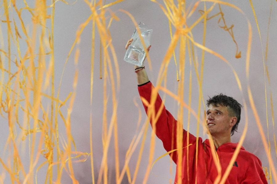 Image for Menšik osvojio Majami