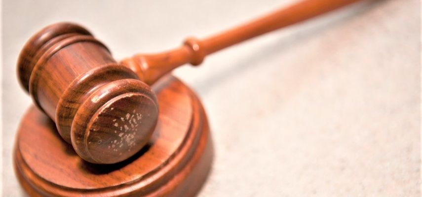Policija je saopštila da je posle incidenta u kojem je zbog nošenja majice Crvene zvezde bio gurnut u more u Makarskoj, proverom njegovog profila na društvenoj mreži utvrdila da je navodno veličao generala Ratka Mladića