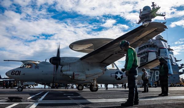 Image for Srušilo se nekoliko američkih vojnih aviona u Kuvajtu, vatra i dim iz ambasade SAD