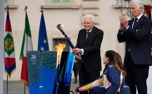 Image for Olimpijskim plamenom upaljen prvi kotao u Rimu, dva meseca pre početka ZOI u Italiji