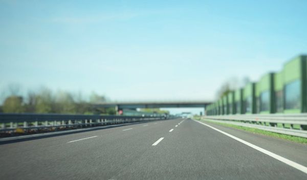 Na auto-putevima u Srbiji jutros nema zadržavanja na naplatnim stanicama, dok se tokom dana očekuju promenljivi vremenski uslovi koji bi mogli da otežaju odvijanje saobraćaja